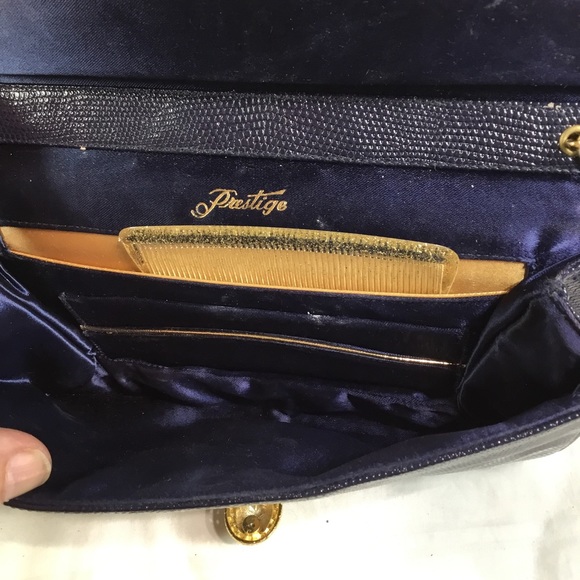 Prestige Party / small purse, 30” gold chain, clasp closure, textured finish - Picture 4 of 4